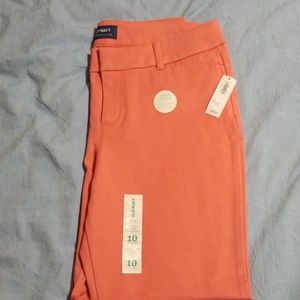 Old Navy Mid-Rise Pixie Coral Pants never worn